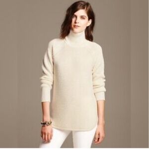 Banana Republic Women’s Cream Waffle-Knit Turtleneck Pullover Sweater M EUC